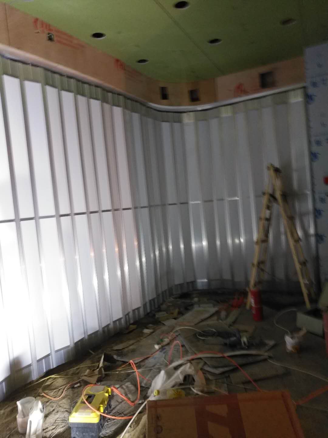 濟南卷簾門由哪幾部分組成？