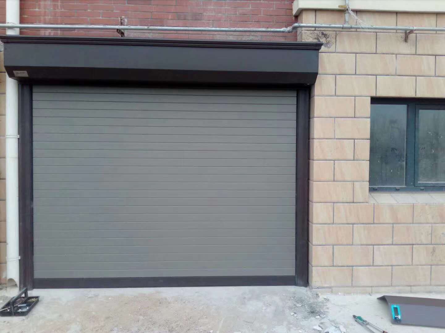 電動(dòng)卷簾門沒電了怎么辦？